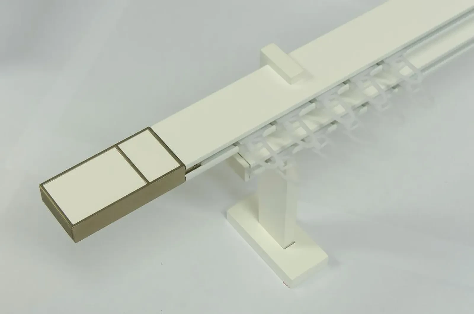 Garniža SQUARE LINE biela 2dr. - kon. BOSS biela koža