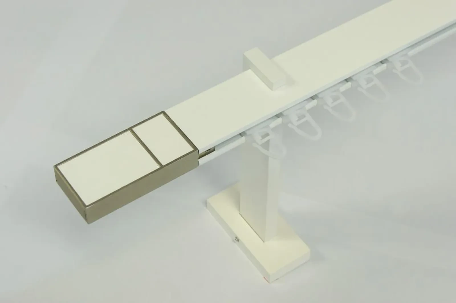 Garniža SQUARE LINE biela 1dr. - kon. BOSS biela koža