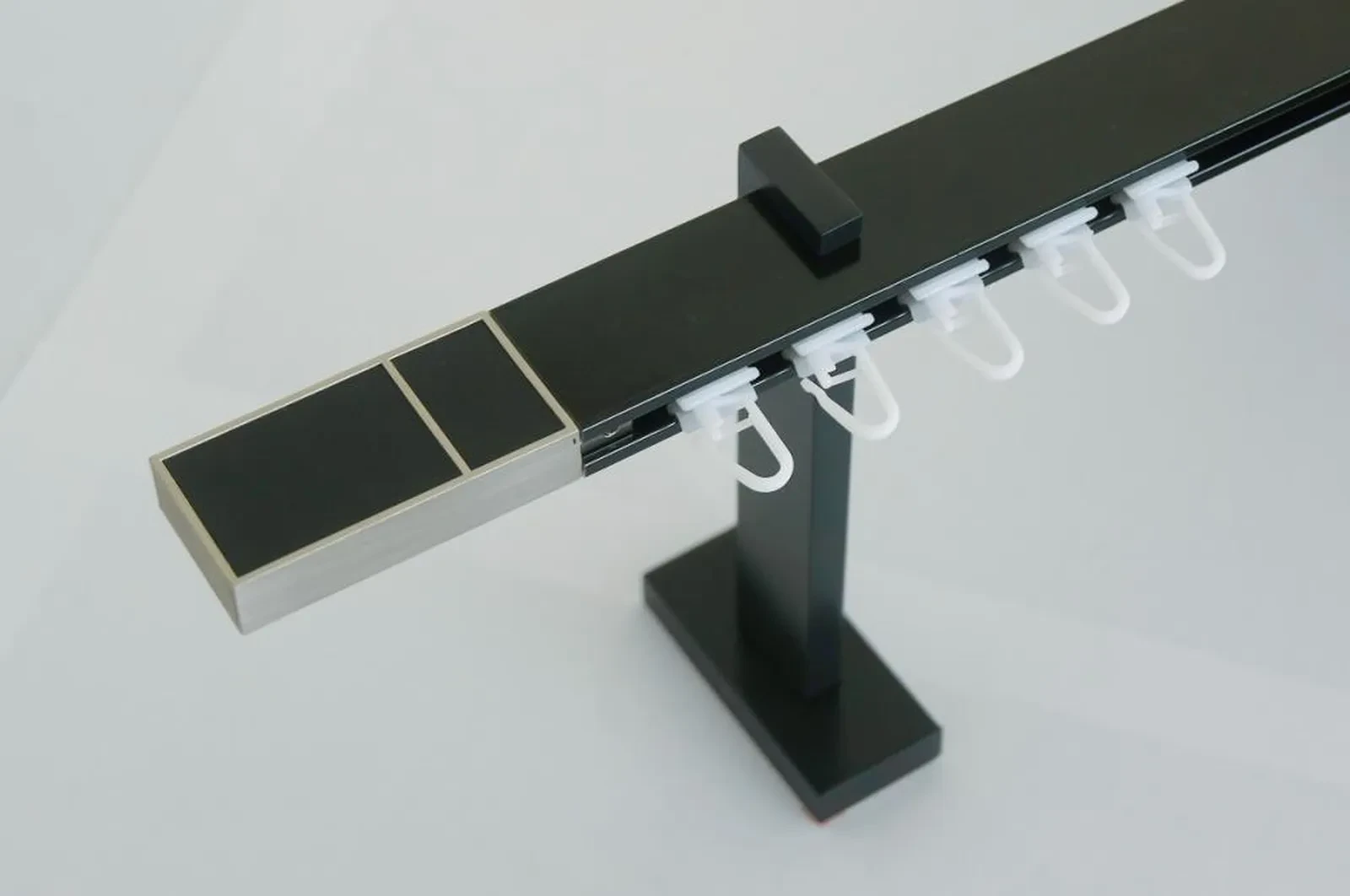 Garniža SQUARE LINE čierna 1dr. - kon. BOSS čierna koža