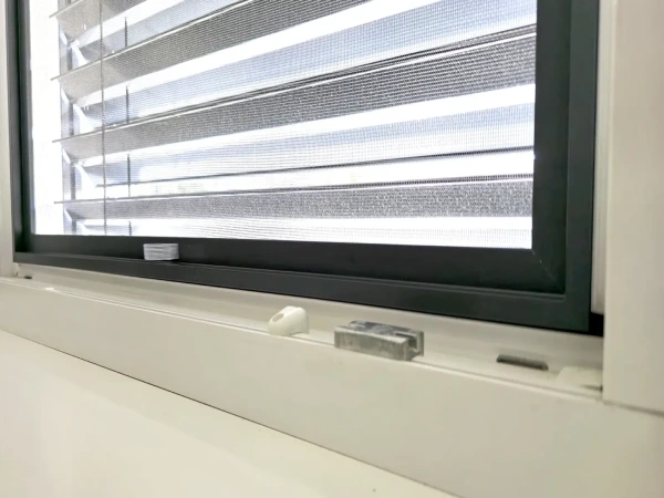 Sieťky proti hmyzu na OKNO - pevné KLIK LUX - bežné odtiene 6