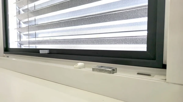 Sieťky proti hmyzu na OKNO - pevné KLIK LUX - bežné odtiene 3