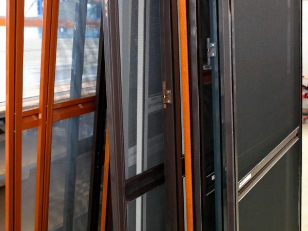 Sieťky na DVERE  - pántové v ráme SMART - renolit 7