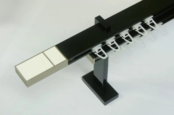 Garniža SQUARE LINE čierna 2dr. - kon. BOSS biela koža